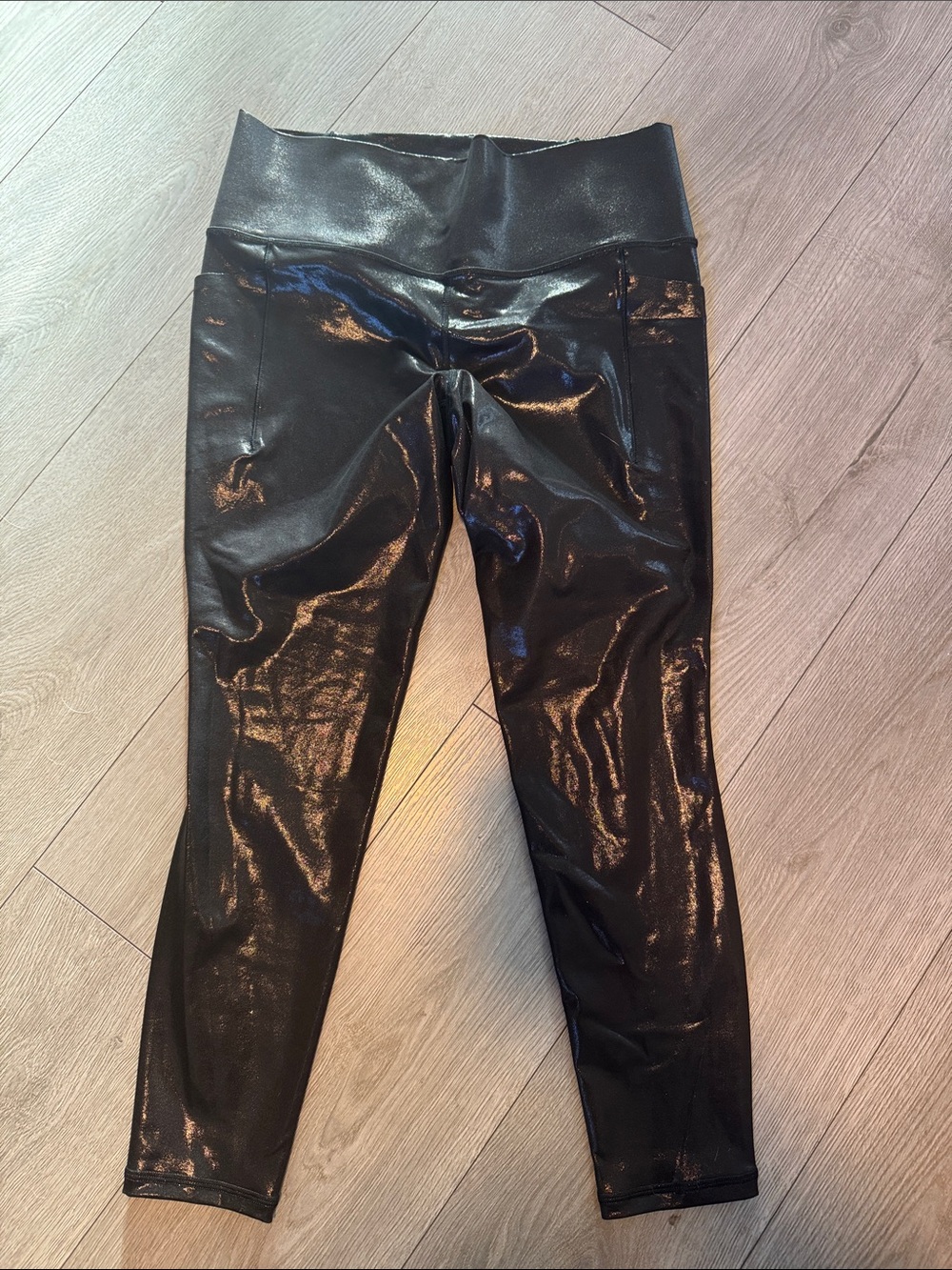 Athleta salutation stash shine Leggings Large NWOT